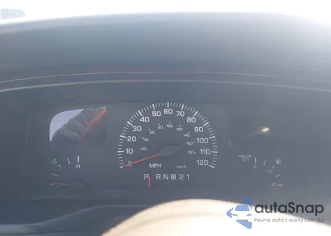 2001 Lincoln Town Car Signature z USA, uszkodzony, nr VIN 1LNHM82W41Y672570